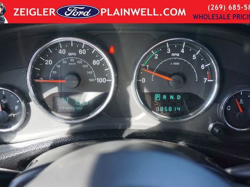 Used 2014 Jeep Wrangler Unlimited Sahara w/ Dual Top Group AWD/4WD image 26