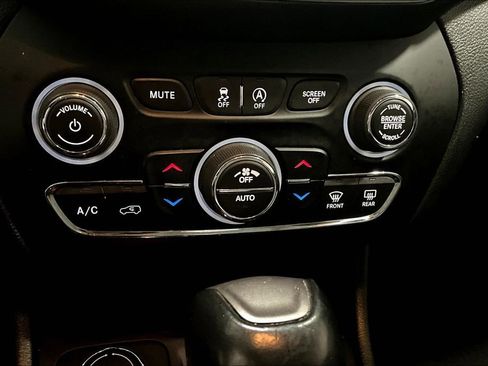 Used 2022 Jeep Cherokee Limited image 15