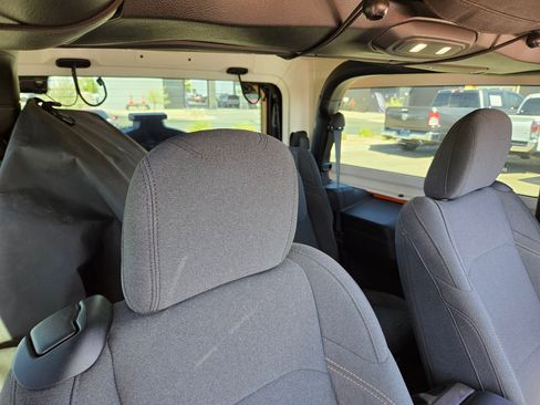 Used 2025 Jeep Wrangler Sport AWD/4WD image 20