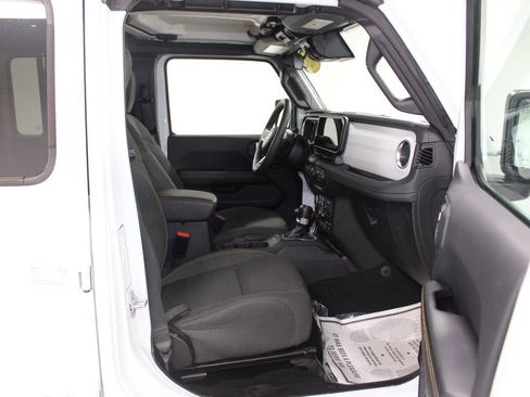 Used 2024 Jeep Wrangler Sahara image 29