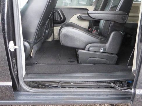 Used 2019 Dodge Grand Caravan SXT image 13