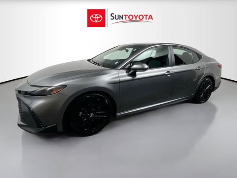 Used 2026 Toyota Camry SE FWD image 9