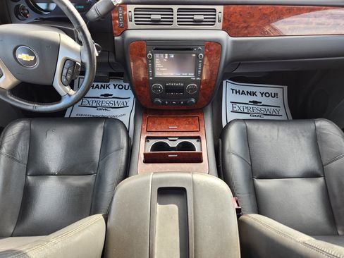 Used 2013 Chevrolet Avalanche LTZ image 17