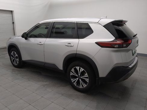 Used 2022 Nissan Rogue SV image 3