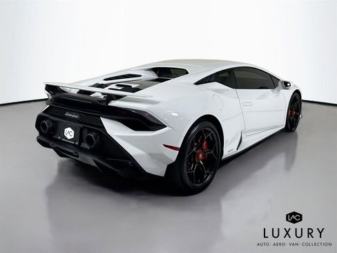 Used 2024 Lamborghini Huracan Tecnica image 6
