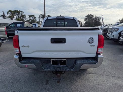 Used 2016 Toyota Tacoma SR5 w/ Towing Package image 4