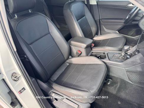 Used 2018 Volkswagen Tiguan SE w/ Panoramic Sunroof Package FWD image 23