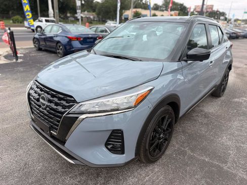 Used 2023 Nissan Kicks SR FWD image 2