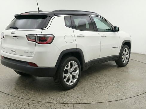 Used 2025 Jeep Compass Latitude AWD/4WD image 9