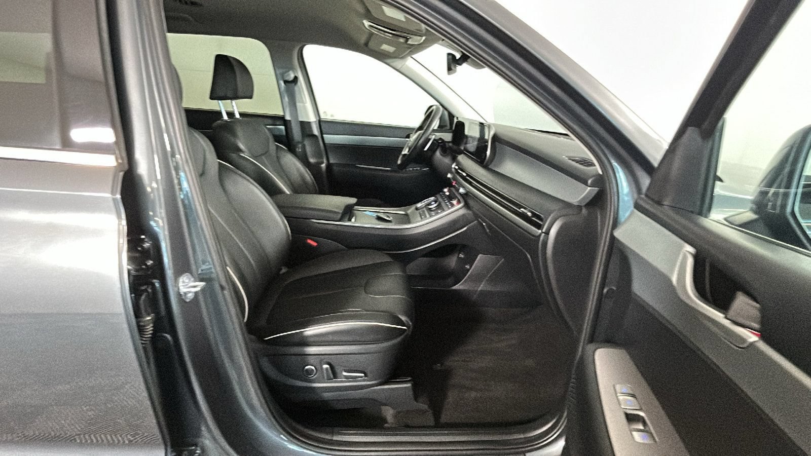 Used 2025 Hyundai Palisade SEL FWD image 34