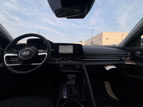 New 2026 Hyundai Elantra Limited FWD image 11