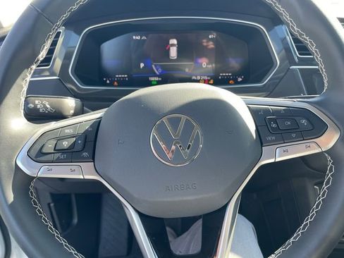 New 2024 Volkswagen Tiguan SE image 12
