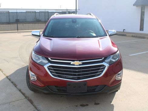 Used 2018 Chevrolet Equinox Premier image 2