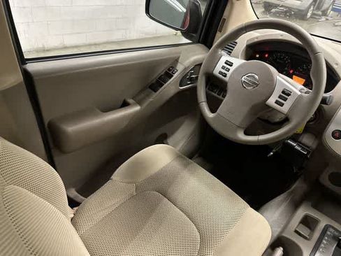 Used 2013 Nissan Frontier SV w/ SV Value Truck Pkg RWD image 12