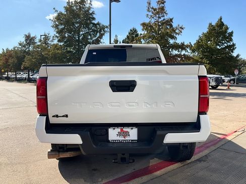 Used 2025 Toyota Tacoma TRD Off-Road image 7