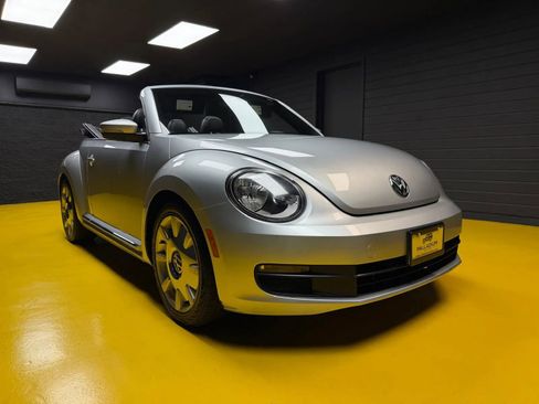Used 2013 Volkswagen Beetle 2.5 FWD image 2