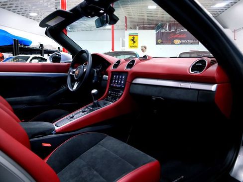 Used 2023 Porsche 718 Boxster Spyder RWD image 39