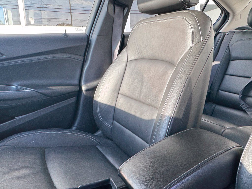 Used 2017 Chevrolet Cruze Premier FWD image 18