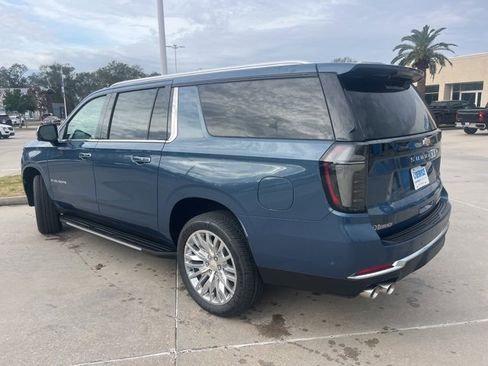 New 2026 Chevrolet Suburban Premier image 4