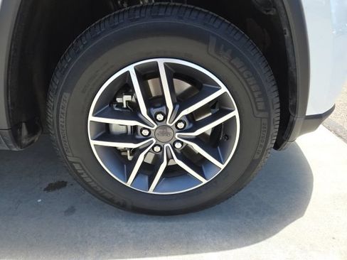 Used 2021 Jeep Grand Cherokee Limited AWD/4WD image 14