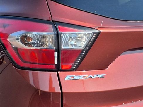Used 2018 Ford Escape SE w/ Ford Safe & Smart Package FWD image 22