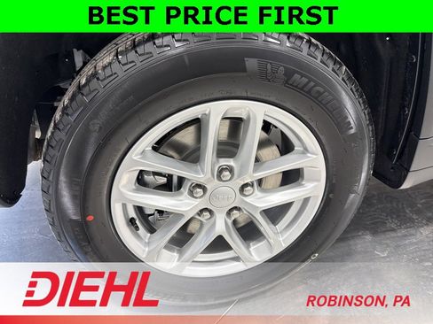 New 2025 Jeep Grand Cherokee L Laredo w/ Luxury Tech Group I image 8