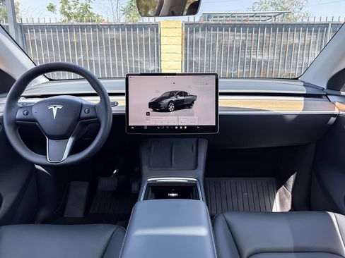 Used 2024 Tesla Model Y Long Range AWD/4WD image 17