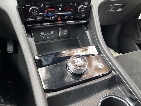 New 2025 Jeep Grand Cherokee L Altitude image 35