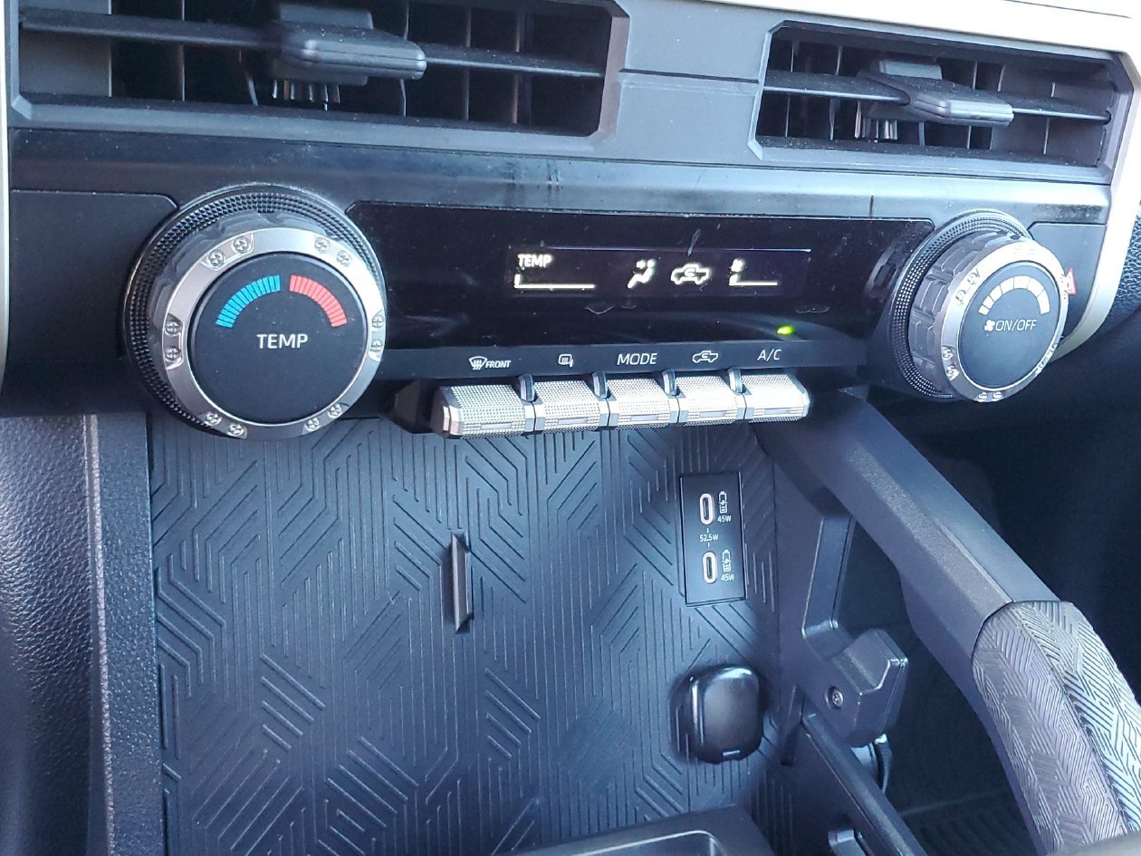 Used 2024 Toyota Tacoma SR5 AWD/4WD image 24