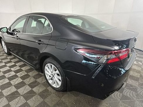 Used 2024 Toyota Camry SE FWD image 4
