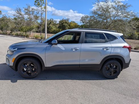 New 2026 Kia Seltos EX FWD image 8