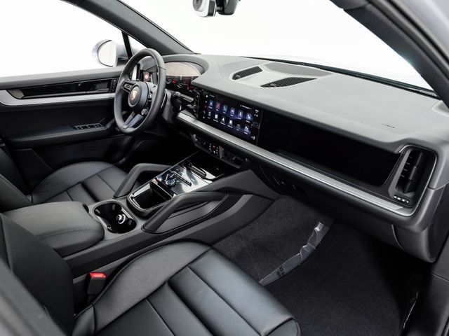 Certified 2026 Porsche Cayenne AWD/4WD image 19