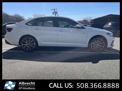 Used 2025 Volkswagen Jetta GLI Autobahn image 6