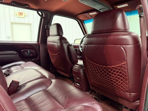 Used 1999 Chevrolet Suburban 4WD w/ Preferred Equipment Group 3 image 20