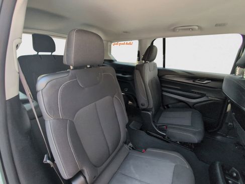 Used 2023 Jeep Grand Cherokee L Laredo image 21