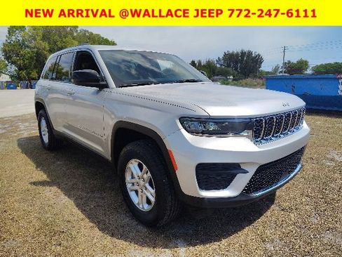 Used 2025 Jeep Grand Cherokee Laredo w/ Luxury Tech Group I RWD image 1