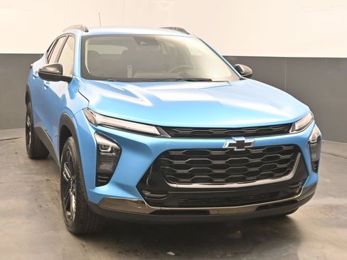 Used 2025 Chevrolet Trax ACTIV FWD image 3