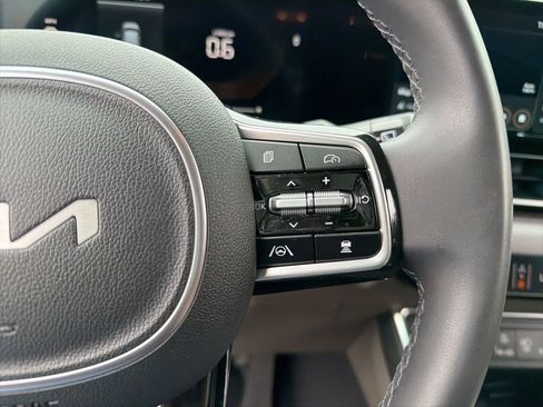 Used 2025 Kia Carnival EX FWD image 19