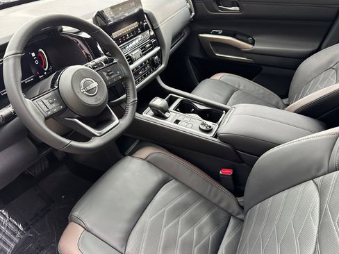 New 2025 Nissan Pathfinder Platinum w/ Lighting Package (N92) image 10