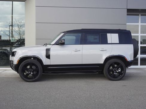 New 2026 Land Rover Defender 110 X-Dynamic SE image 8