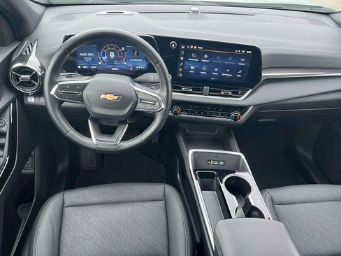 Used 2025 Chevrolet Equinox LT w/ Convenience Package II image 14