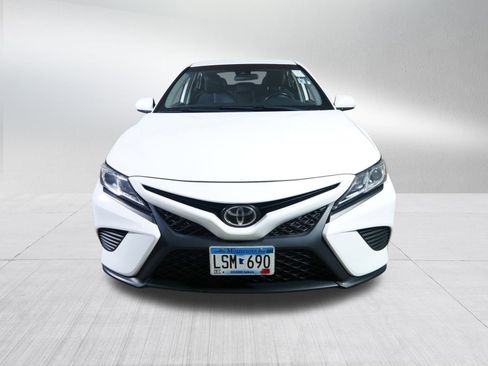 Used 2019 Toyota Camry SE image 2
