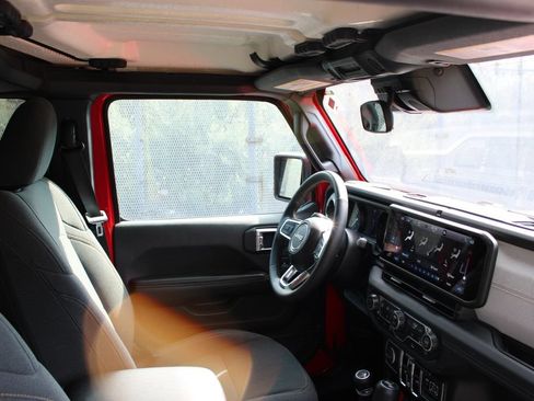 Used 2024 Jeep Wrangler Unlimited Sahara AWD/4WD image 18