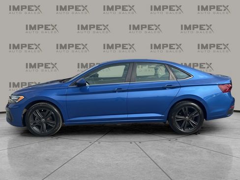 Used 2024 Volkswagen Jetta SE image 2