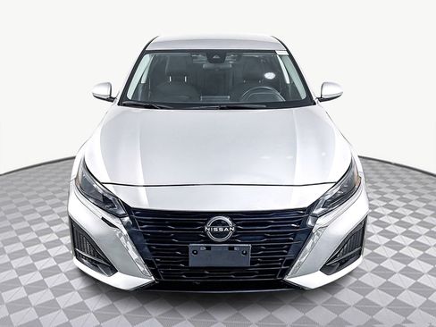 Used 2023 Nissan Altima 2.5 S image 2