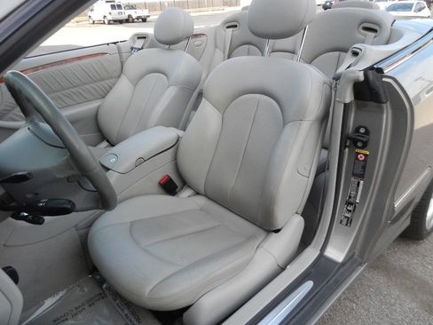 Used 2005 Mercedes-Benz CLK 320 Cabriolet image 28