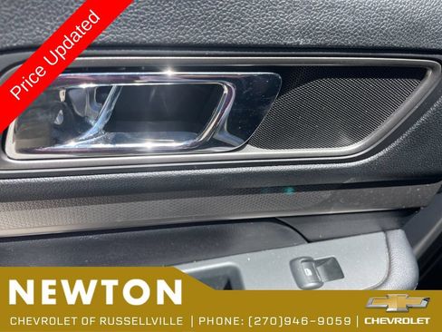 Used 2019 Ford Explorer XLT w/ Equipment Group 202A FWD image 36