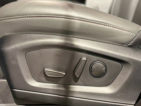 Used 2025 Ford Explorer Active w/ Active Comfort Package image 43