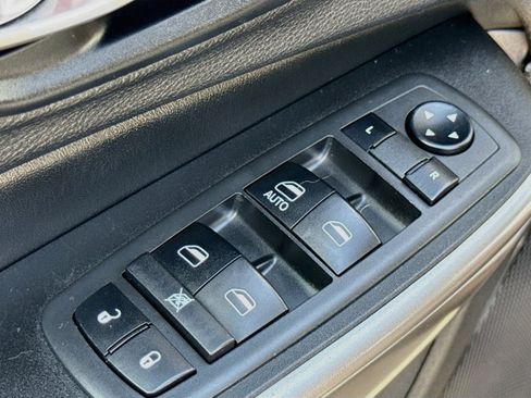 Used 2019 Jeep Cherokee Latitude w/ Popular Appearance Group FWD image 10