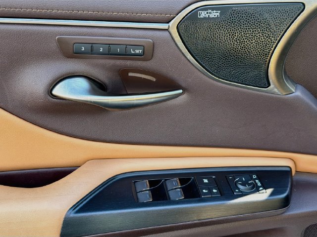 Used 2021 Lexus ES 300h w/ Accessory Package 2 FWD image 17
